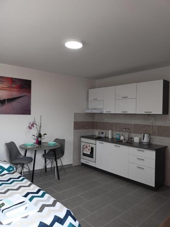 Studio Apartman Maria Apartment Kastela Exterior photo
